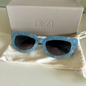 DEZI sunglasses On Read BB Blue quartz